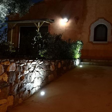Bed and Breakfast A Lu Ponti Будони Экстерьер фото