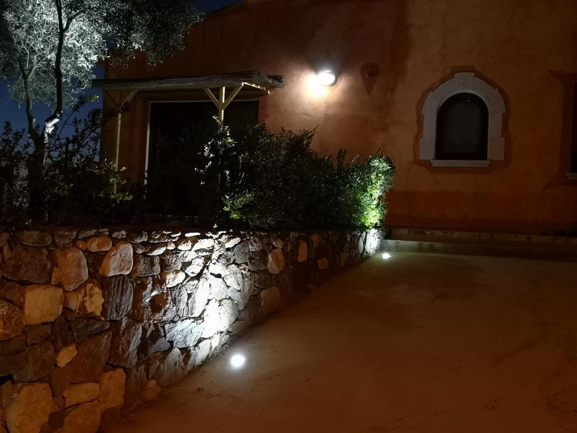Bed and Breakfast A Lu Ponti Будони Экстерьер фото