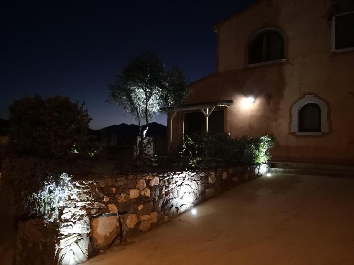 Bed and Breakfast A Lu Ponti Будони Экстерьер фото